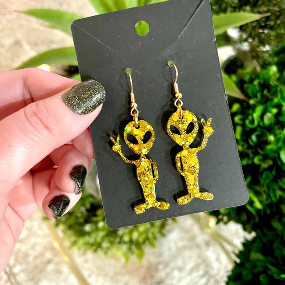 Alien Acrylic Earrings - Picture 4 of 9